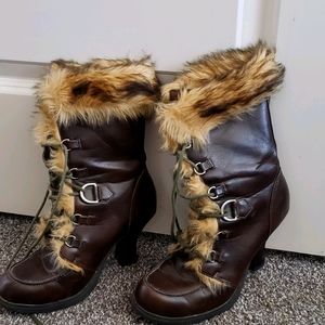 Boots with the fur